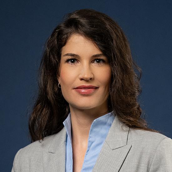 Portrait of Nele Lucht from PSWP in front of a dark blue background.